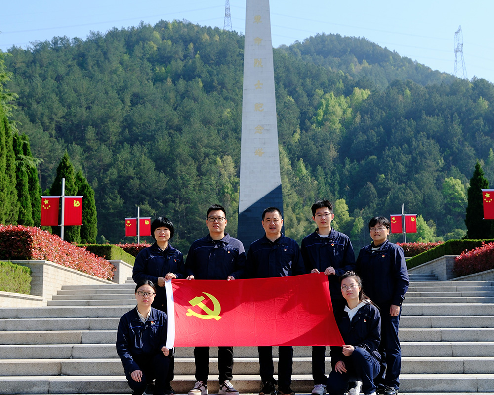 缅怀革命先烈 传承红色基因(图2)