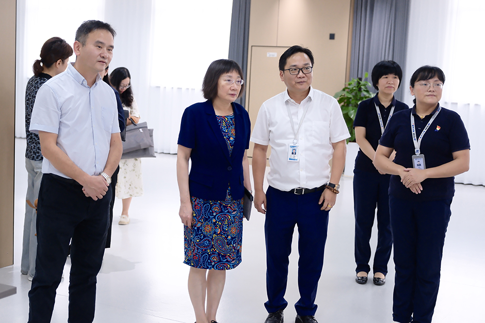全国总工会女工部部长刘红梅一行莅临我司参观调研(图2)