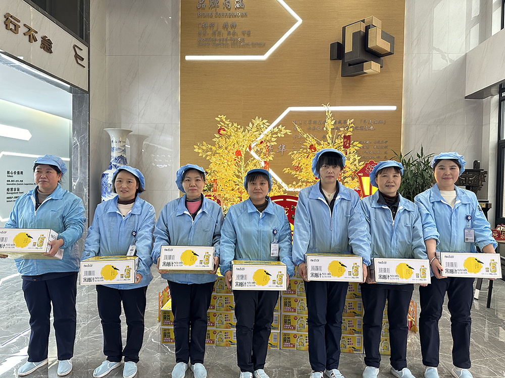 品八方风味，享元宵喜乐 | 公司成功举办特产分享及元宵节活动 品八方风味，享元宵喜乐。2月12日，传统元宵佳节，公司在食堂精心组织了“吃汤圆、赏花灯、品特产、投球赢奖品”等一系列元宵活动，节日氛围浓厚(图8)