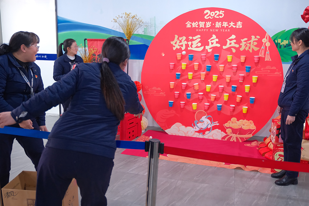 品八方风味，享元宵喜乐 | 公司成功举办特产分享及元宵节活动 品八方风味，享元宵喜乐。2月12日，传统元宵佳节，公司在食堂精心组织了“吃汤圆、赏花灯、品特产、投球赢奖品”等一系列元宵活动，节日氛围浓厚(图9)