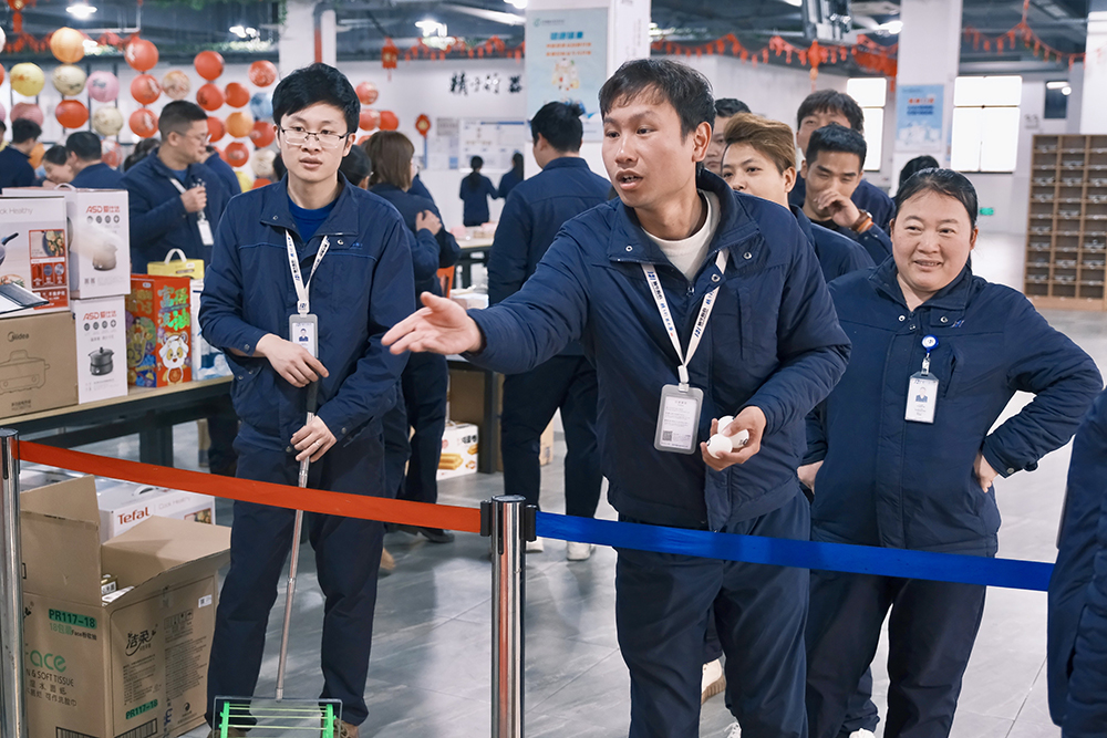 品八方风味，享元宵喜乐 | 公司成功举办特产分享及元宵节活动 品八方风味，享元宵喜乐。2月12日，传统元宵佳节，公司在食堂精心组织了“吃汤圆、赏花灯、品特产、投球赢奖品”等一系列元宵活动，节日氛围浓厚(图11)