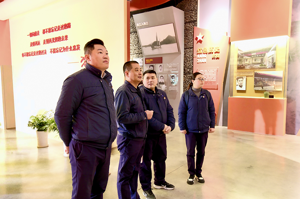铭记历史，致敬英雄 | 党支部组织开展2025年缅怀先烈主题教育活动(图5)