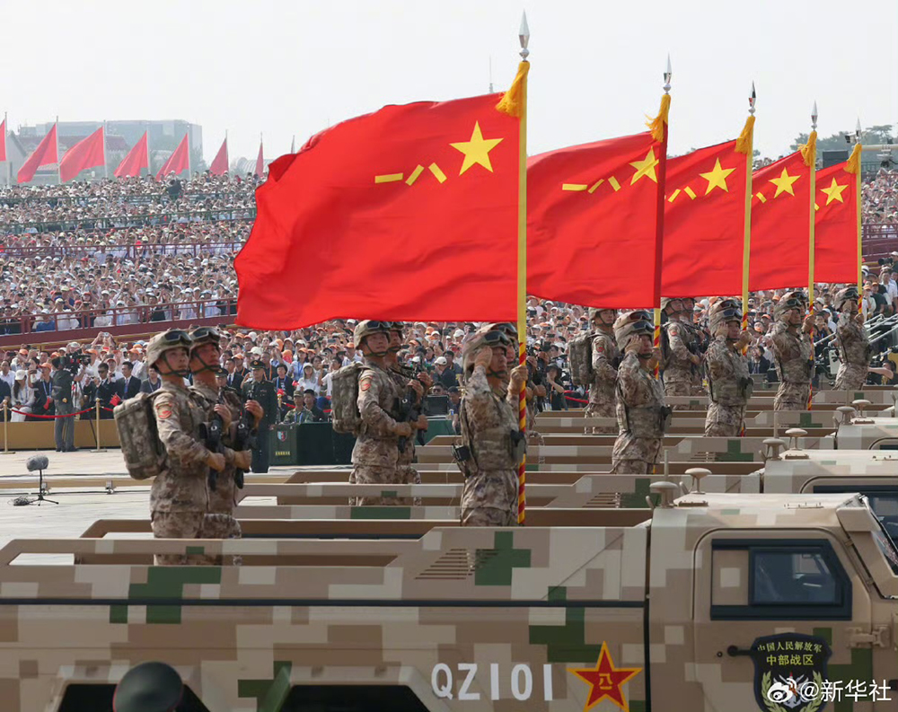 观阅兵盛典 聚爱国情怀(图6)