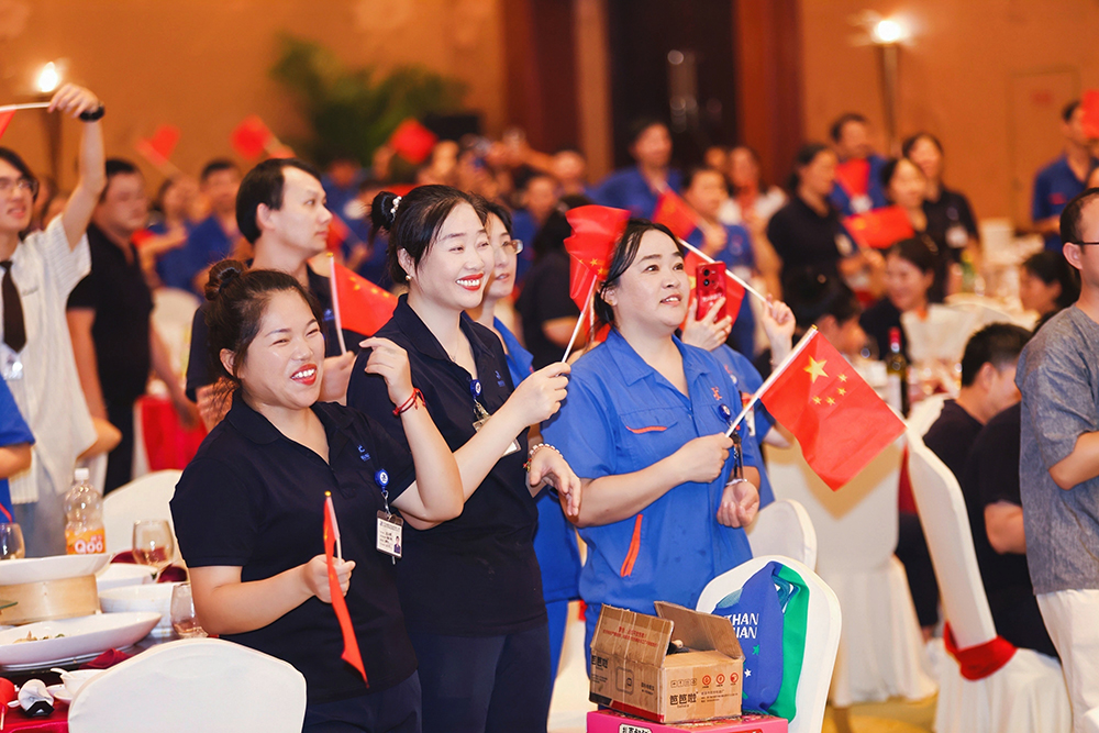 双精聚智庆中秋,共叙团圆话未来  精成车业 & 精华股份2025年中秋团圆宴圆满举行(图3) 双精聚智庆中秋,共叙团圆话未来  精成车业 & 精华股份2025年中秋团圆宴圆满举行(图3)