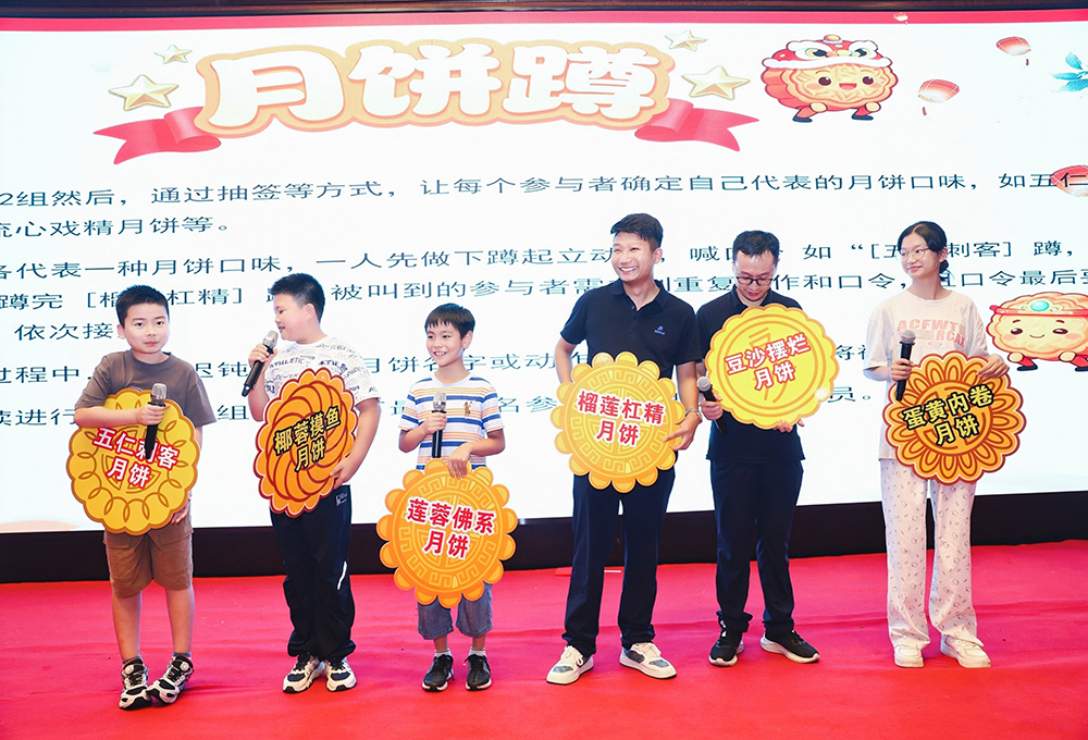 双精聚智庆中秋,共叙团圆话未来  精成车业 & 精华股份2025年中秋团圆宴圆满举行(图6) 双精聚智庆中秋,共叙团圆话未来  精成车业 & 精华股份2025年中秋团圆宴圆满举行(图6)