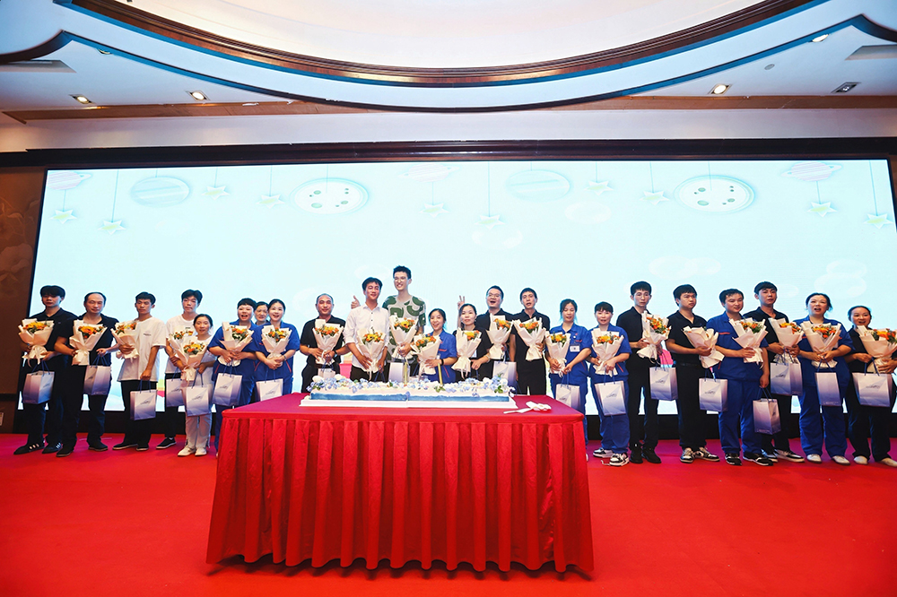 双精聚智庆中秋,共叙团圆话未来  精成车业 & 精华股份2025年中秋团圆宴圆满举行(图12) 双精聚智庆中秋,共叙团圆话未来  精成车业 & 精华股份2025年中秋团圆宴圆满举行(图12)