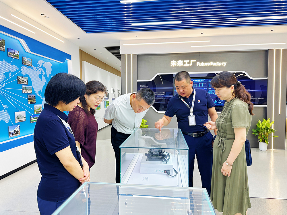 情暖暑托班|市总工会领导莅临我司走访慰问爱心托班 7月16日，宁波市总工会党组成员、经费审查委员会主任崔剑一行莅临我司走访慰问爱心托班。鄞州区总工会党组书记、副主席李琪，中河街道总工会主席李国武等领导(图2)