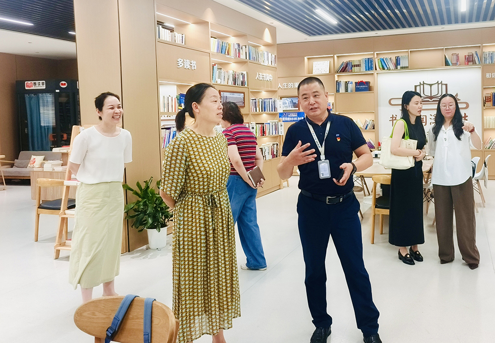暖心护童暖巾帼!区妇联领导莅临我司走访调研(图2) 暖心护童暖巾帼!区妇联领导莅临我司走访调研(图2)